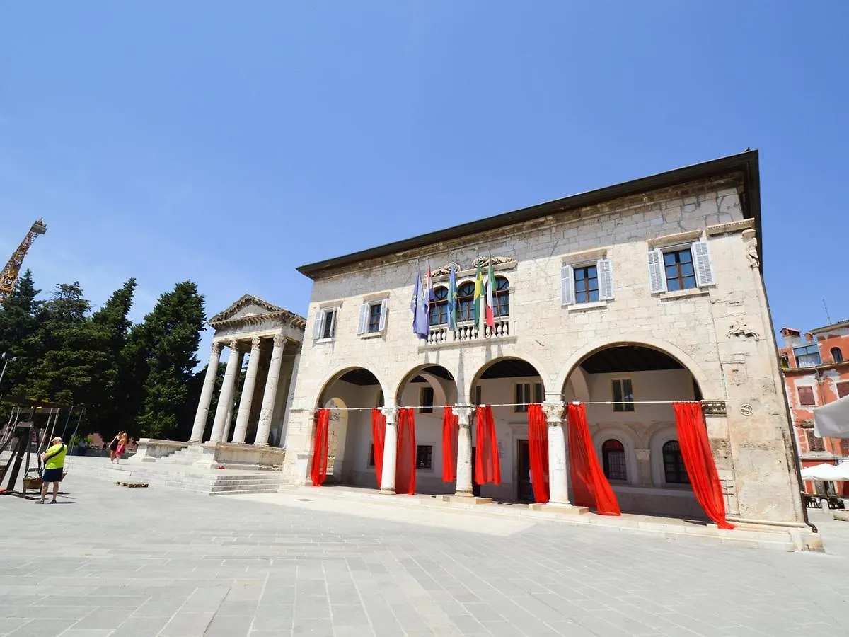 Apartment In Veli Vrh Pula